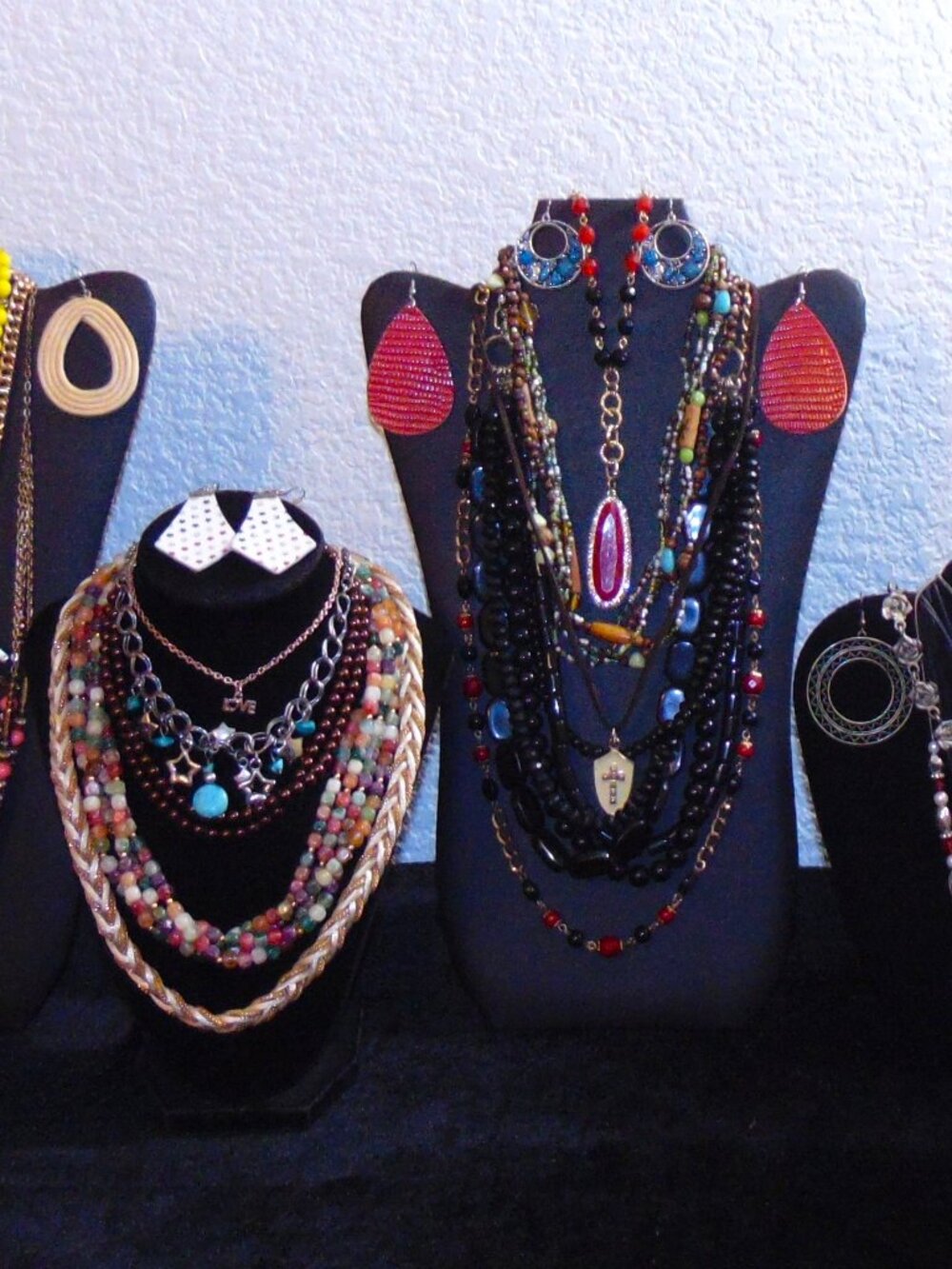 Vintage & Modern Assorted Jewelry lot- very nice!